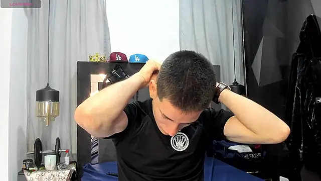 Snapshot of HunterHeat_ chatting on 04/19/26, 11:53 HunterHeat online show from 04/19/26, 11:53