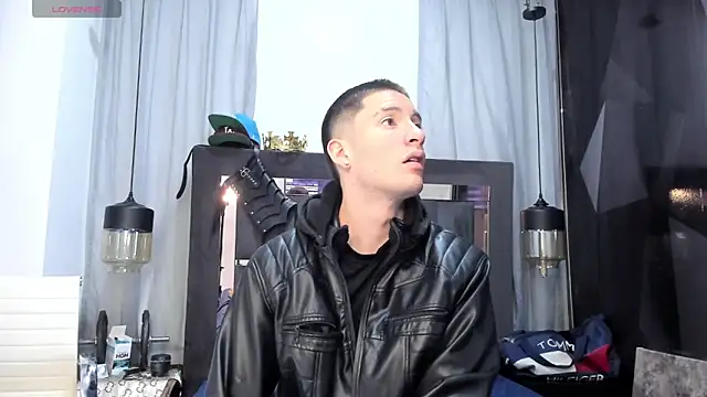 Snapshot of HunterHeat_ chatting on 05/05/26, 12:24 HunterHeat online show from 05/05/26, 12:24