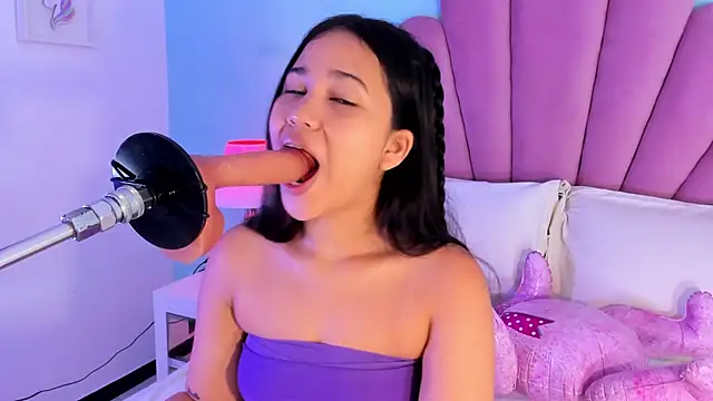 emma clarke  online show from 10/04/25, 03:48