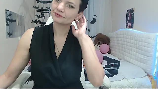 Snapshot of AvaSaturnian chatting on 10/22/25, 12:27 AvaSaturnian online show from 10/22/25, 12:27