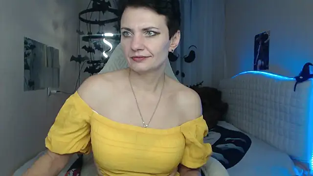 AvaSaturnian online show from 10/30/25, 01:23