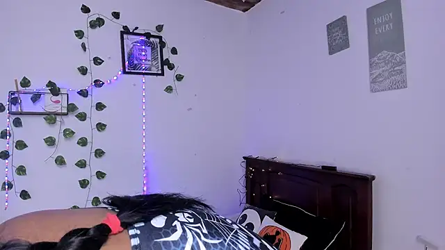 Michluxe 69 online show from 12/02/25, 02:34