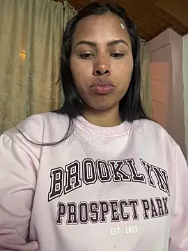 Snapshot of Michluxe_69 chatting on 03/19/26, 03:32 Michluxe 69 online show from 03/19/26, 03:32