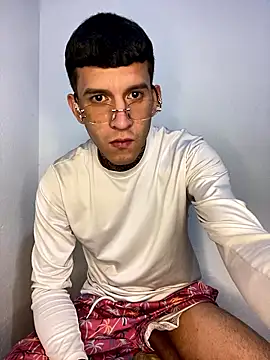 Snapshot of dilan_abraham12 chatting on 01/10/26, 04:47 dilan abraham12 online show from 01/10/26, 04:47