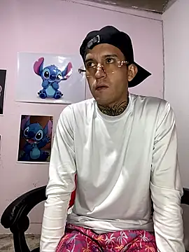 Snapshot of dilan_abraham12 chatting on 01/11/26, 01:32 dilan abraham12 online show from 01/11/26, 01:32