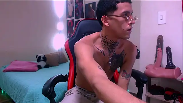 Snapshot of dilan_abraham12 chatting on 03/23/26, 04:38 dilan abraham12 online show from 03/23/26, 04:38