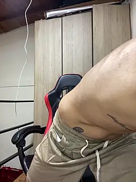 Snapshot of dilan_abraham12 chatting on 04/05/26, 08:33 dilan abraham12 online show from 04/05/26, 08:33