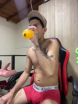 Snapshot of dilan_abraham12 chatting on 04/06/26, 10:38 dilan abraham12 online show from 04/06/26, 10:38