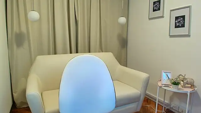 nina moen online show from 12/18/25, 03:45