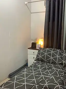 Snapshot of AngelHille chatting on 12/17/25, 04:13 AngelHille online show from 12/17/25, 04:13