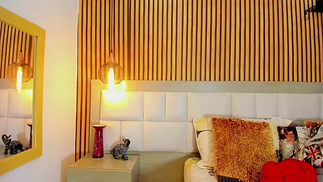 Roseaurora online show from 09/24/25, 12:08