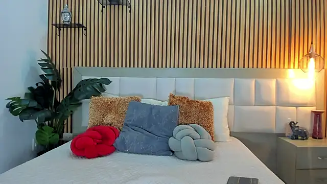 Roseaurora online show from 01/17/26, 12:54