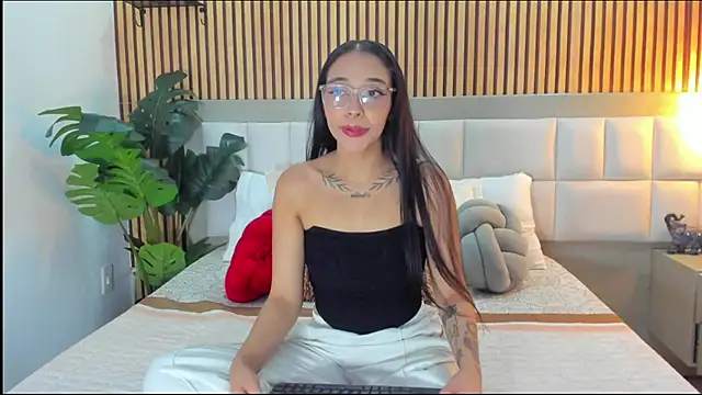 Roseaurora online show from 02/23/26, 12:46