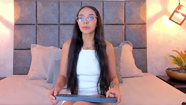 Roseaurora online show from 04/12/26, 11:48