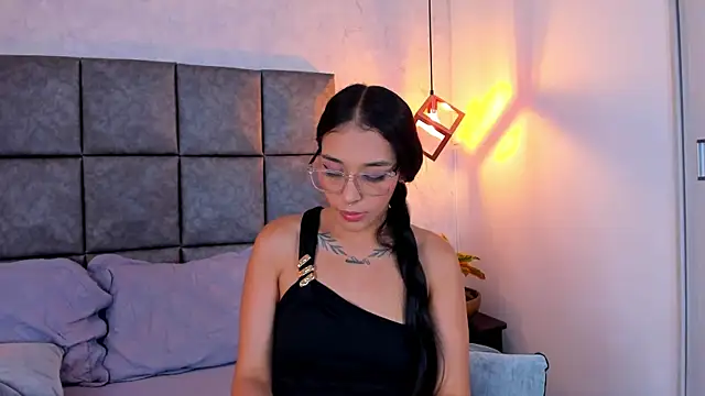 Snapshot of Roseaurora chatting on 05/11/26, 04:04 Roseaurora online show from 05/11/26, 04:04