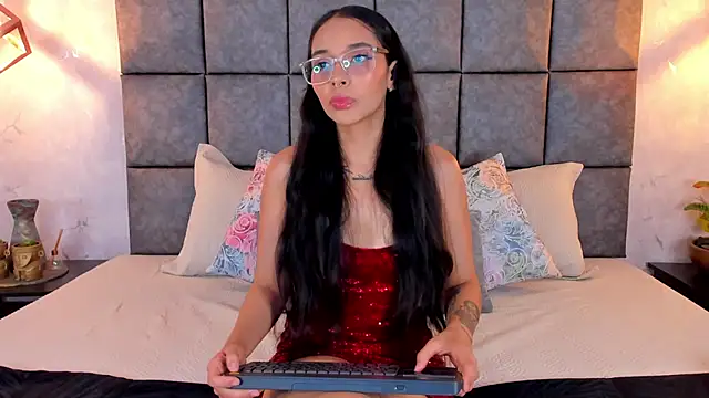 Snapshot of Roseaurora chatting on 05/25/26, 10:32 Roseaurora online show from 05/25/26, 10:32