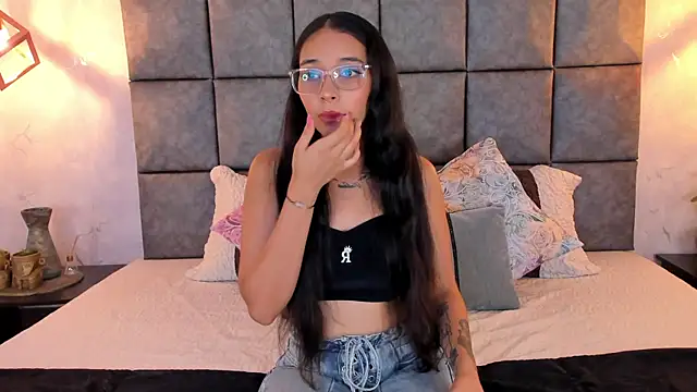 Snapshot of Roseaurora chatting on 06/15/26, 10:39 Roseaurora online show from 06/15/26, 10:39