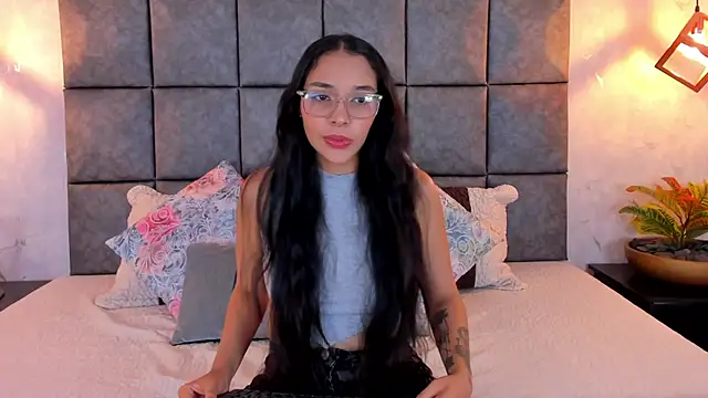 Snapshot of Roseaurora chatting on 06/18/26, 10:52 Roseaurora online show from 06/18/26, 10:52