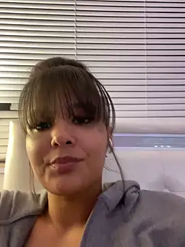 Prettygirl6070 online show from 10/18/25, 03:53