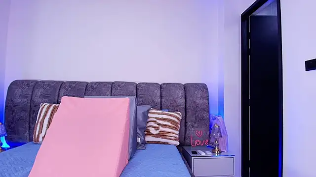 sweegirl69 online show from 11/27/25, 11:56