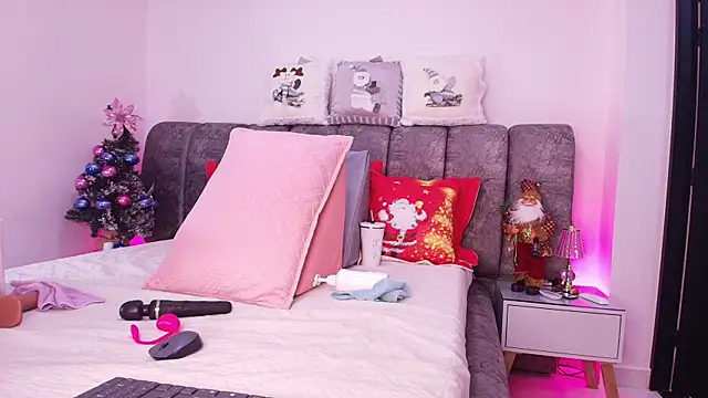 Snapshot of sweegirl69 chatting on 12/22/25, 12:02 sweegirl69 online show from 12/22/25, 12:02