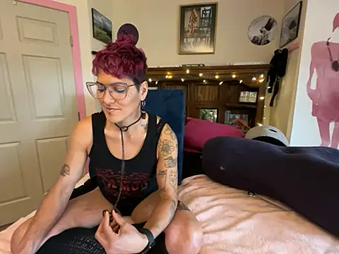 Snapshot of kinkycanner chatting on 02/07/26, 10:13 kinkycanner online show from 02/07/26, 10:13