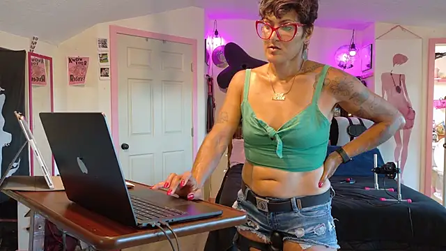 Snapshot of kinkycanner chatting on 07/08/26, 01:10 kinkycanner online show from 07/08/26, 01:10