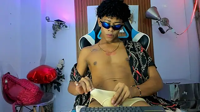 Snapshot of Juan_contreras chatting on 09/24/25, 11:35 Juan contreras online show from 09/24/25, 11:35