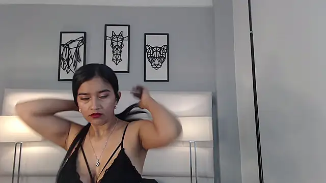Valeria Velez  online show from 10/10/25, 11:31