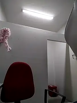 Snapshot of Madisson-04_ chatting on 10/01/25, 08:04 Madisson-04  online show from 10/01/25, 08:04