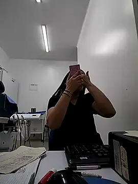 Snapshot of Madisson-04_ chatting on 10/04/25, 12:25 Madisson-04  online show from 10/04/25, 12:25