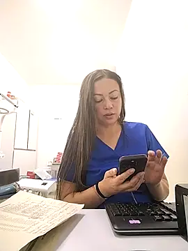 Snapshot of Madisson-04_ chatting on 10/11/25, 12:26 Madisson-04  online show from 10/11/25, 12:26