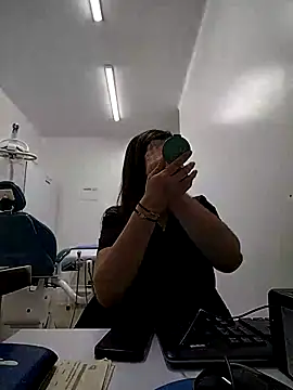 Snapshot of Madisson-04_ chatting on 10/15/25, 07:25 Madisson-04  online show from 10/15/25, 07:25