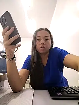 Snapshot of Madisson-04_ chatting on 10/20/25, 08:31 Madisson-04  online show from 10/20/25, 08:31