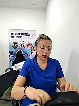 Snapshot of Madisson-04_ chatting on 11/19/25, 12:05 Madisson-04 online show from 11/19/25, 12:05