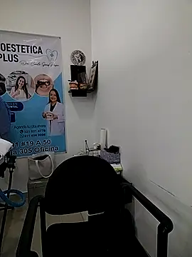 Snapshot of Madisson-04_ chatting on 11/24/25, 03:45 Madisson-04 online show from 11/24/25, 03:45