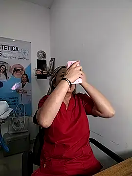 Snapshot of Madisson-04_ chatting on 11/25/25, 12:05 Madisson-04 online show from 11/25/25, 12:05