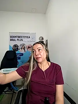 Snapshot of Madisson-04_ chatting on 11/26/25, 03:13 Madisson-04 online show from 11/26/25, 03:13