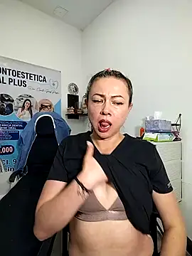 Snapshot of Madisson-04_ chatting on 11/28/25, 12:08 Madisson-04 online show from 11/28/25, 12:08