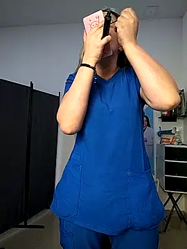 Snapshot of Madisson-04_ chatting on 12/17/25, 03:18 Madisson-04 online show from 12/17/25, 03:18