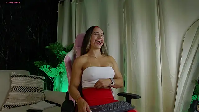 Snapshot of Emily_Foxx01 chatting on 07/01/26, 12:12 Emily Foxx01 online show from 07/01/26, 12:12