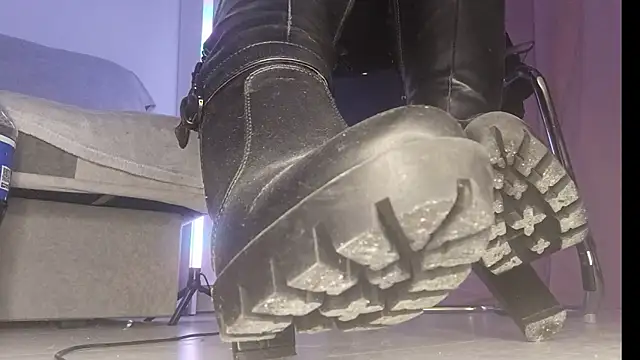 CruelSiren online show from 10/25/25, 10:04