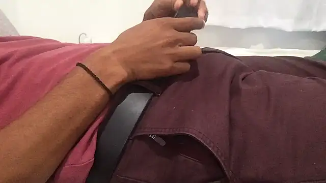 Snapshot of Pomloposho chatting on 10/22/25, 08:08 Pomloposho online show from 10/22/25, 08:08