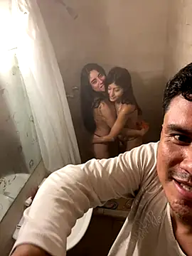 Snapshot of Clavelnegro chatting on 10/14/25, 01:39 Clavelnegro online show from 10/14/25, 01:39