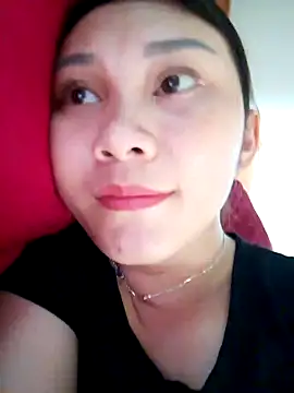 Snapshot of Almond-cute chatting on 10/27/25, 08:29 Almond-cute online show from 10/27/25, 08:29