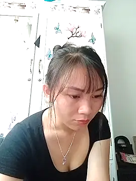 Snapshot of Almond-cute chatting on 10/28/25, 04:16 Almond-cute online show from 10/28/25, 04:16