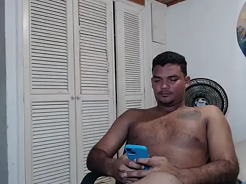 Snapshot of latinboyhugecock chatting on 10/29/25, 12:57 latinboyhugecock online show from 10/29/25, 12:57