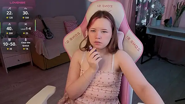 Snapshot of Sweetie_Hope chatting on 10/04/25, 07:39 Sweetie Hope online show from 10/04/25, 07:39