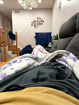 Snapshot of Rocky_Rules chatting on 10/13/25, 04:34 Rocky Rules online show from 10/13/25, 04:34