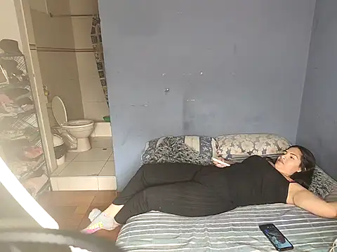 Snapshot of badlove42 chatting on 11/26/25, 09:27 badlove42 online show from 11/26/25, 09:27